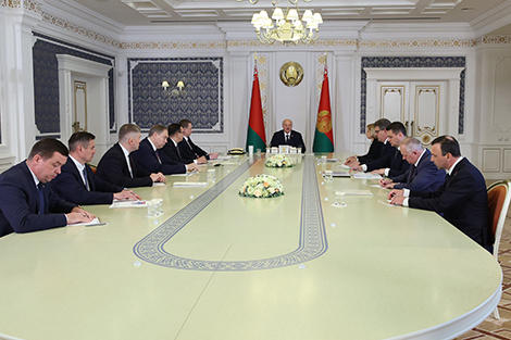 Lukashenko hosts meeting to discuss new academy of intelligent technologies