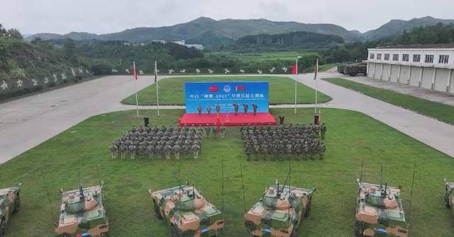 China-Belarus "Swift Eagle 2026" airborne drills kick off in Hubei