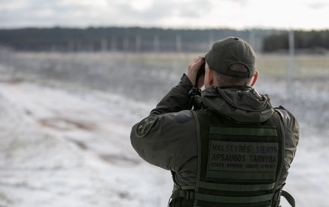Migrants injure Lithuanian border guard and try to drag him into Belarus