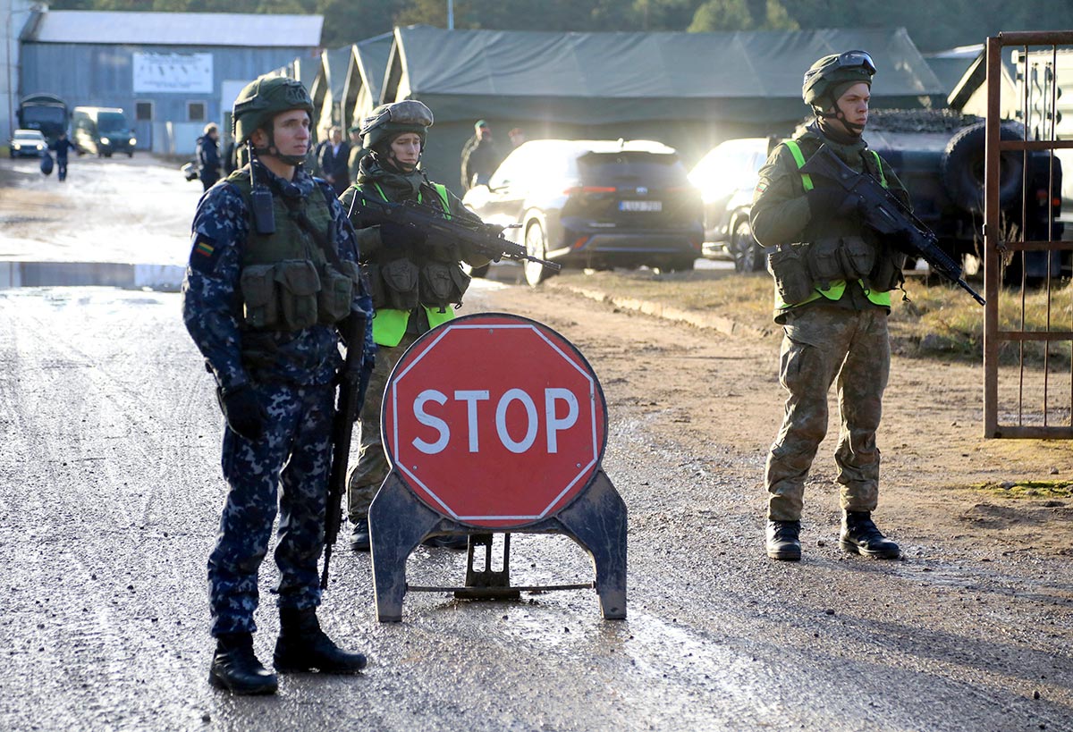 Soldiers on the Lithuanian border