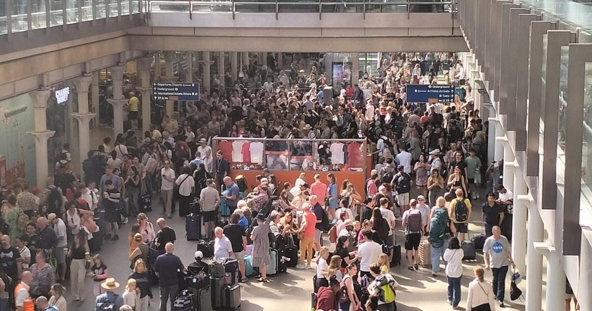 Passengers stuck in London heatwave after two trains 'break down' | News UK