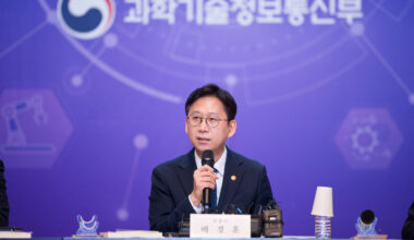 Bae Kyung-hoon, Deputy Prime Minister and Minister of Science and ICT, speaks at a press briefing held at the Seoul Central Post Office in Jung-gu, Seoul, on the 29th. Photo courtesy of the Ministry of Science and ICT. - Seoul Economic Daily Technology News from South Korea