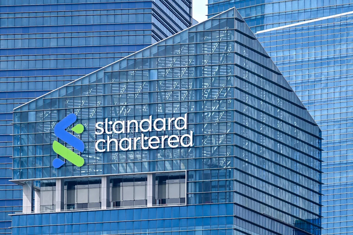 Standard Chartered doubles down on Bitcoin target despite MicroStrategy selloff