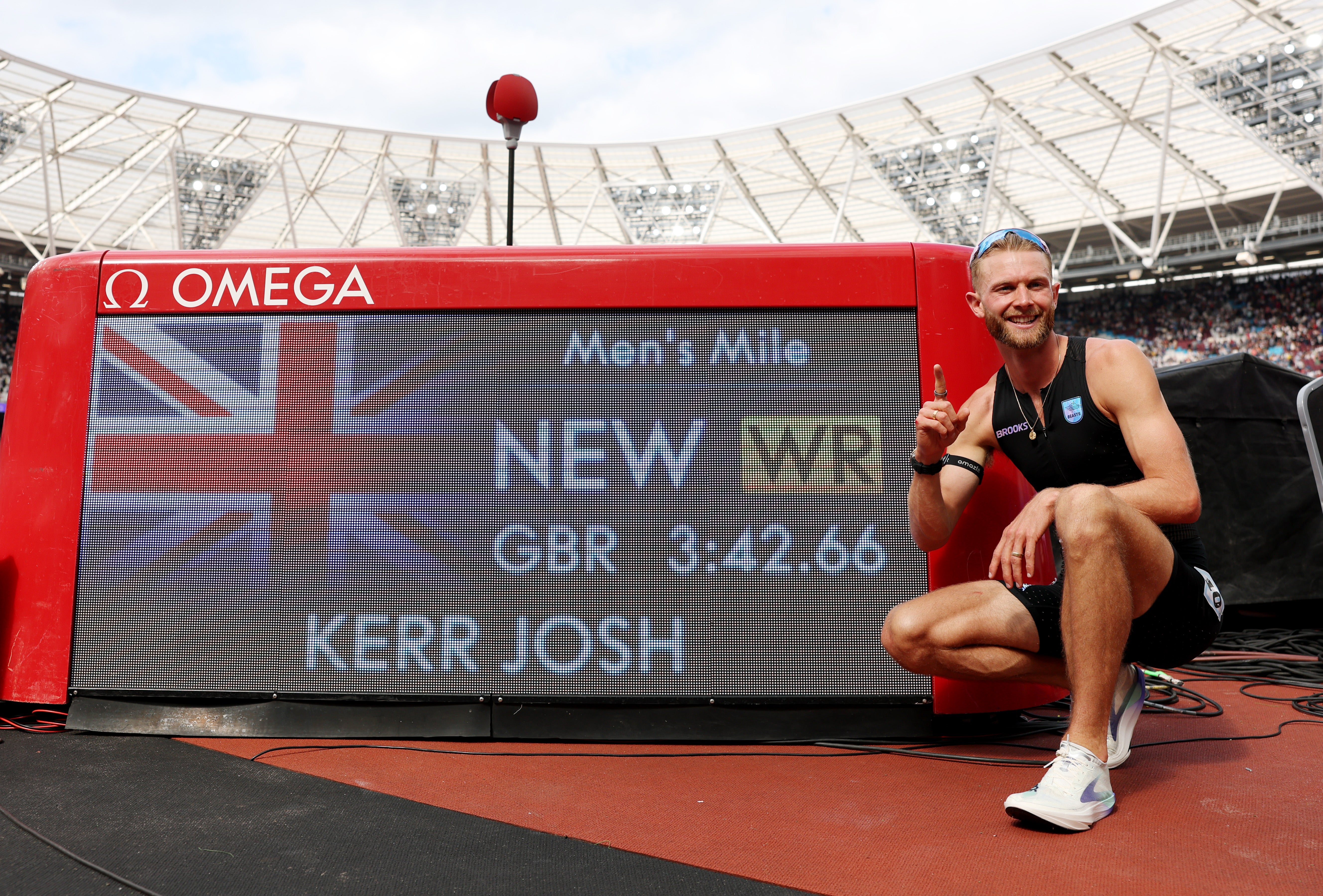 Josh Kerr of Team Great Britain celebrates after winning the 1 Mile Men's Final and setting a new World Record