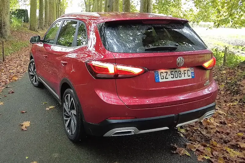 MG ZS Hybrid, photo by La Revue Automobile, CC BY 3.0, via Wikimedia Commons