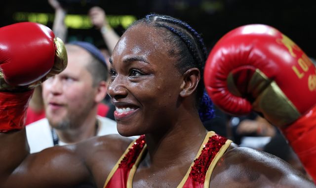 Claressa Shields stops Kaye Scott to reclaim WBC and WBA middleweight belts - MKFM 106.3FM