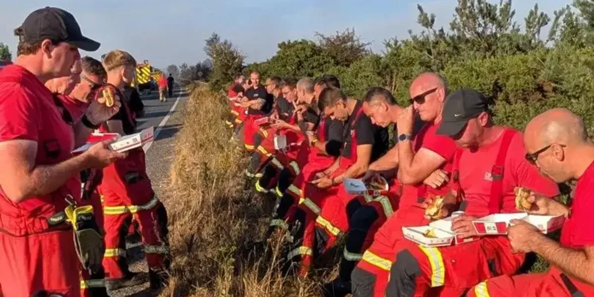 Wildfires: Volunteers helping to provide Britain's exhausted firefighters with fresh meals