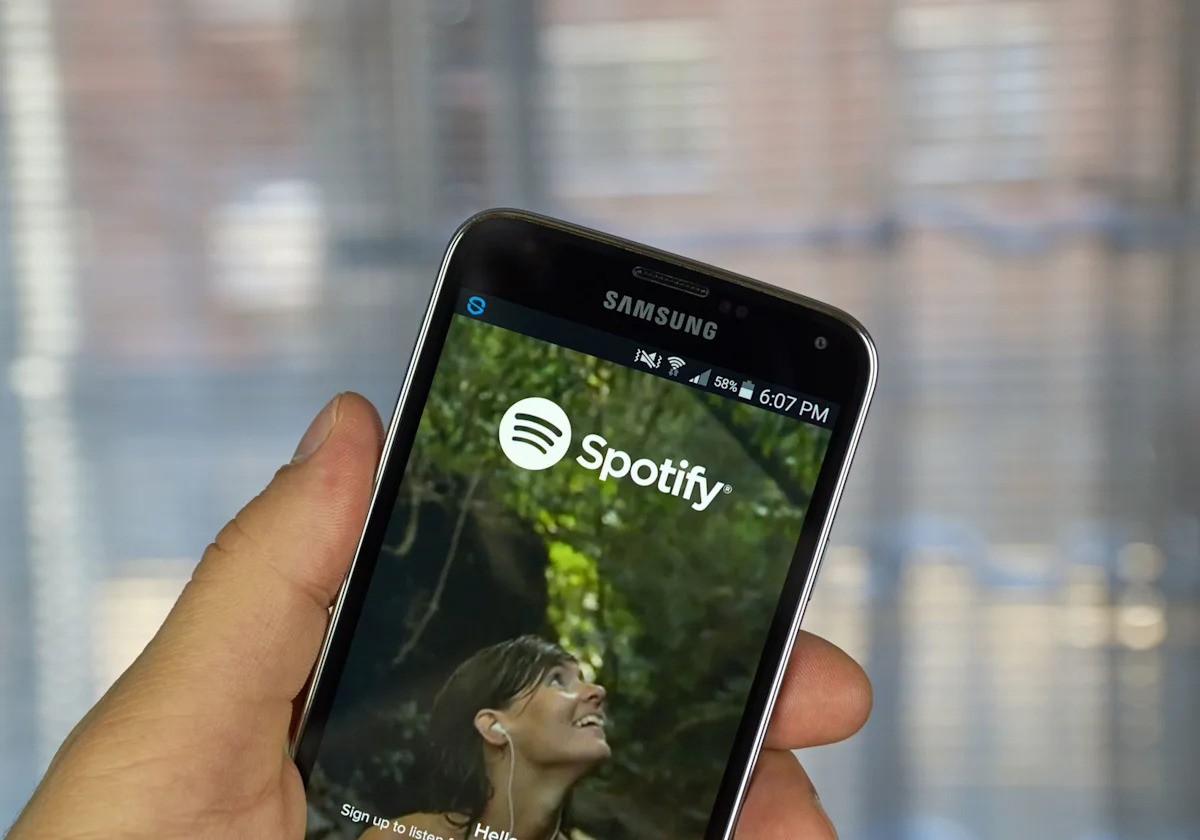 Barclays Analysis: Major Record Labels Narrow Streaming Growth Gap With Spotify