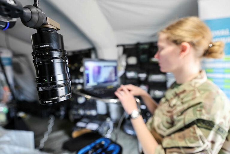 Army personnel work on artificial intelligence solutions for UK defence