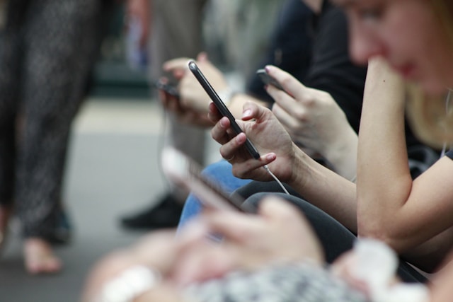 With chatbot regulation, Canada proposes a ban on social media for under 16s
