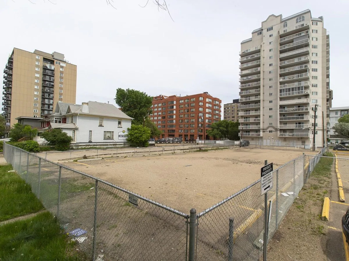 Downtown Edmonton rezoning approved as deadline looms for illegal parking lots