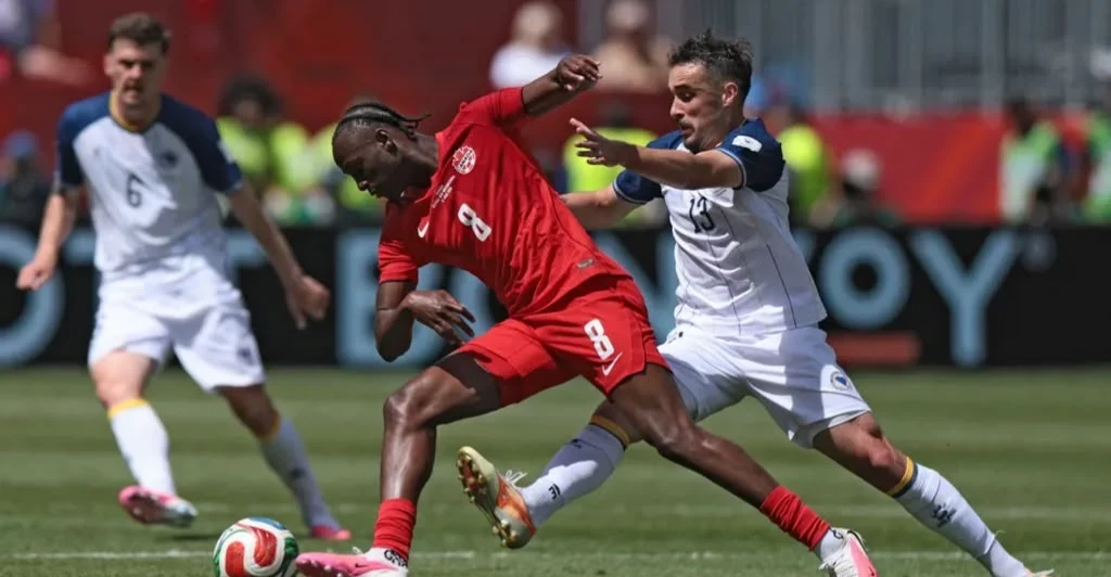 Hat-trick, two red cards, horrifying injury: Canada lead Qatar 6-0 - Shafaq News