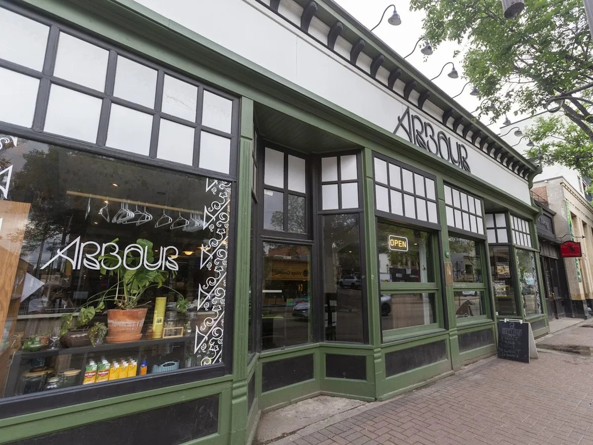Edmonton restaurant guide for tourists and out-of-towners
