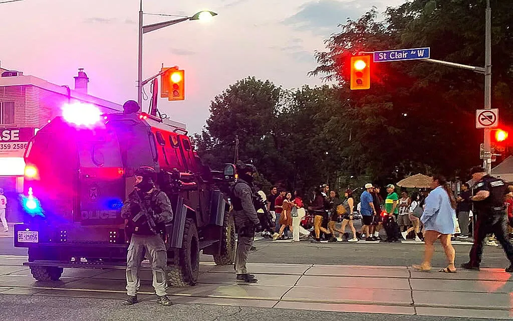 At least 2 killed in shooting at Toronto street festival, police say