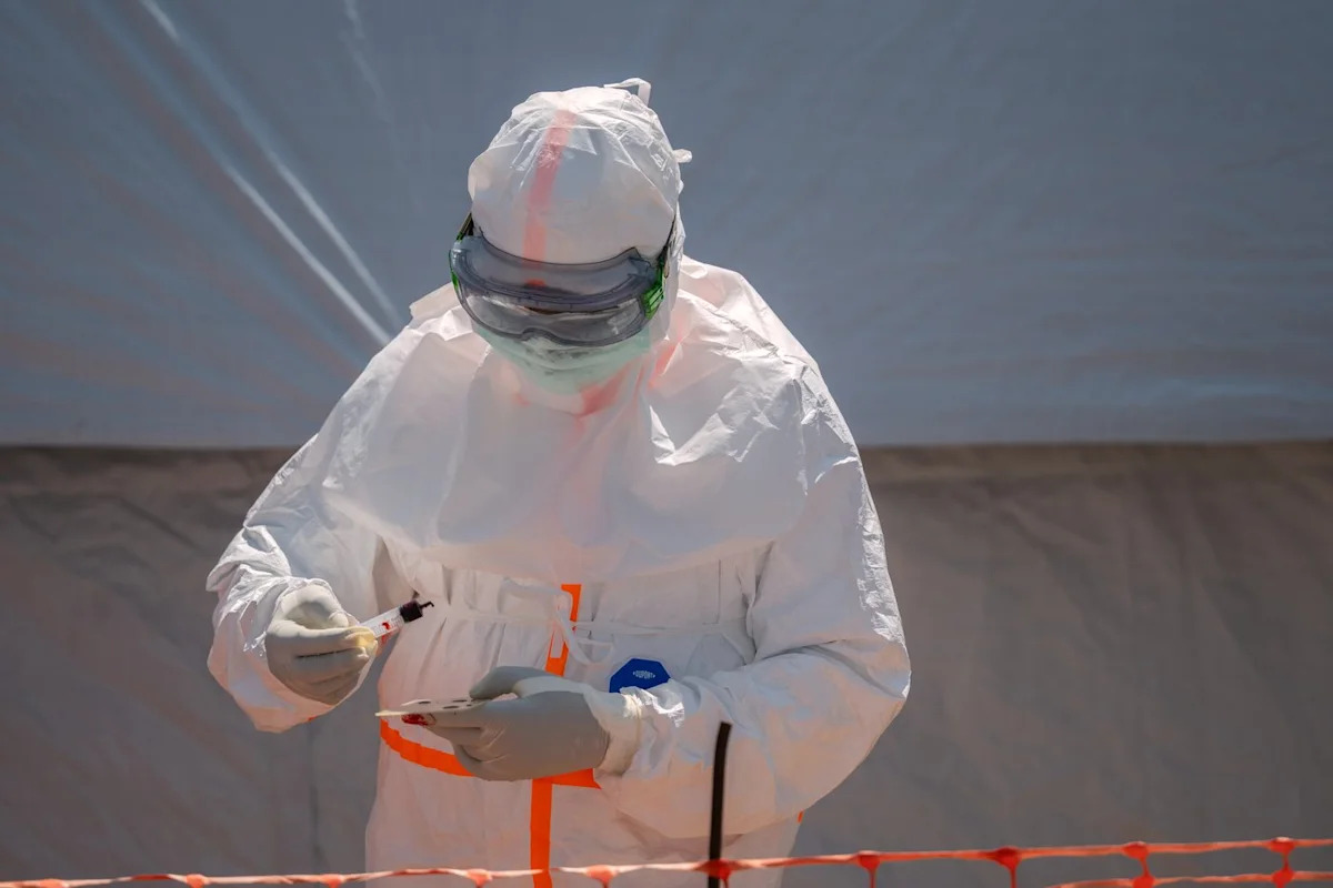Ottawa to temporarily ban foreign nationals travelling from Congo over Ebola risk