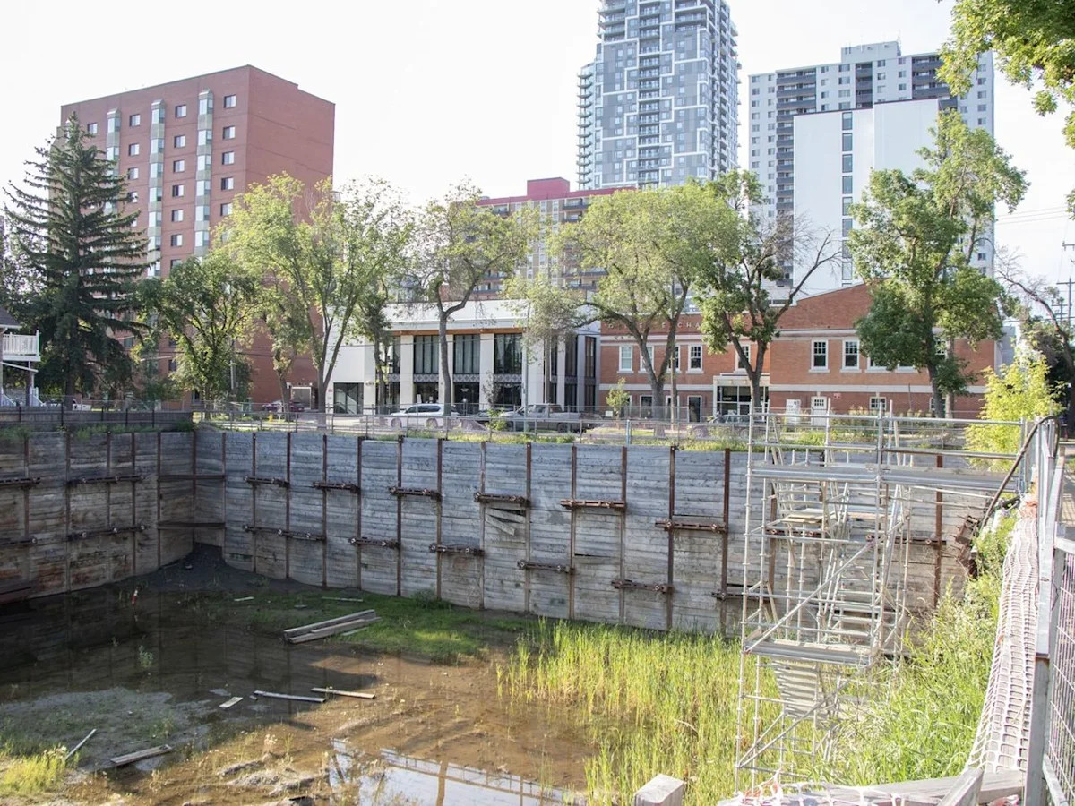'A large pit': Aging Downtown Edmonton construction site more than just an eyesore