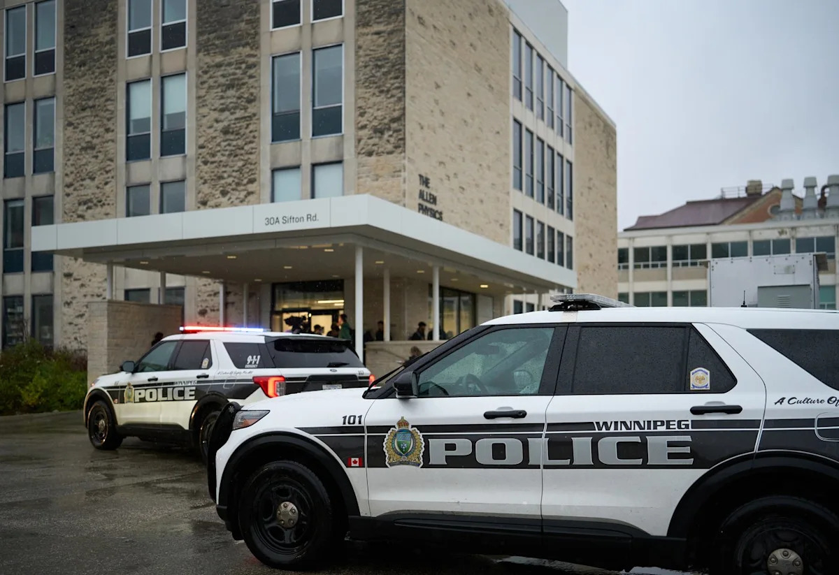 Report urges Winnipeg to set up fourth emergency service for mental health calls