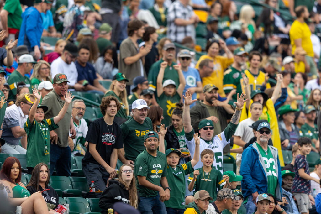 Elks Fans Crowd Commonwealth