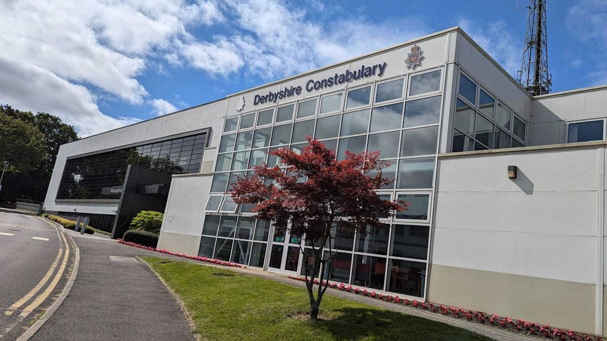 Senior detective under investigation over use of AI