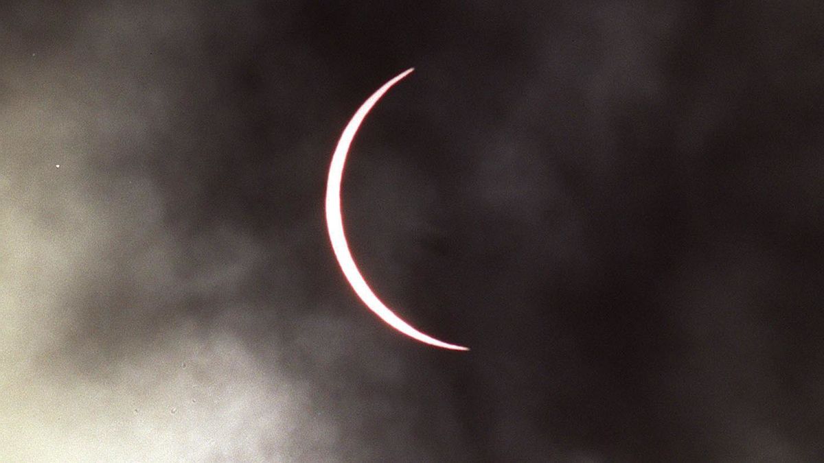 'Day turned into dusk' in 1999 total solar eclipse