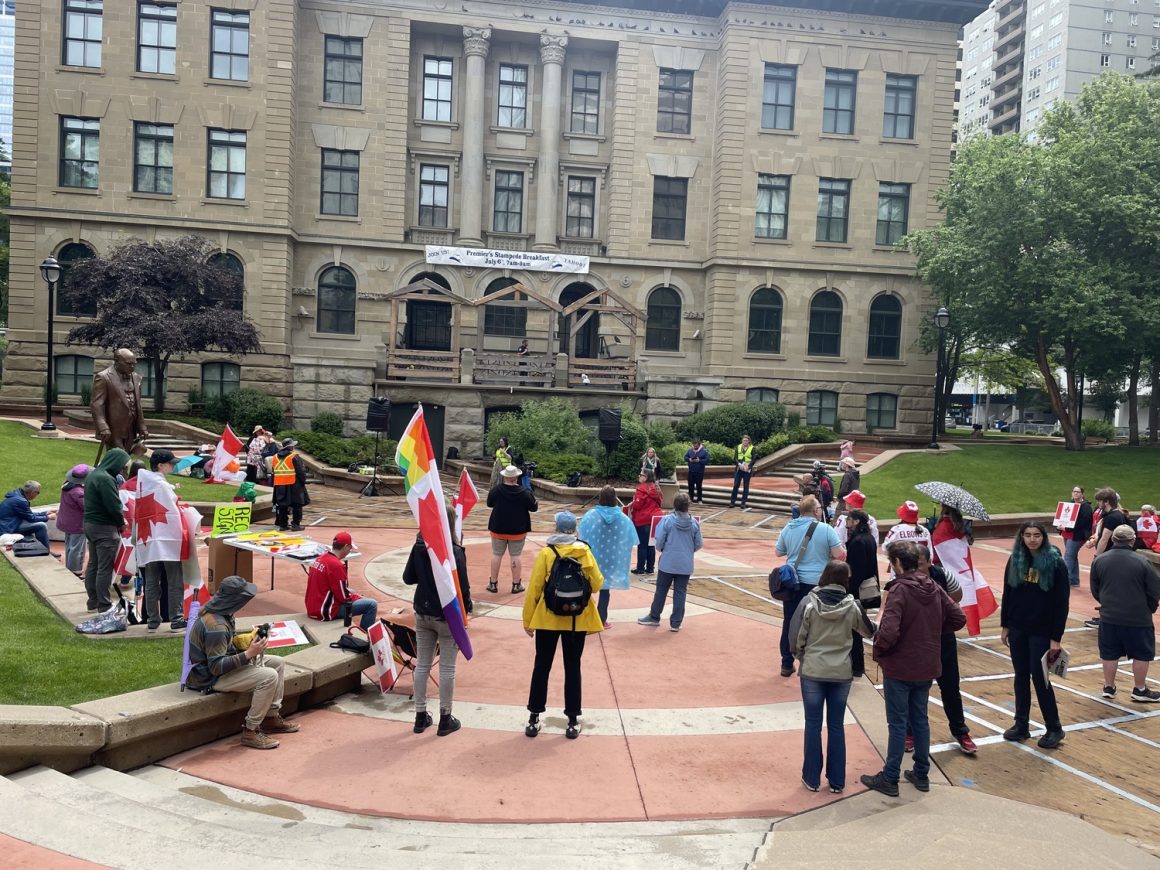 Albertans stand for united Canada ahead of separation referendum