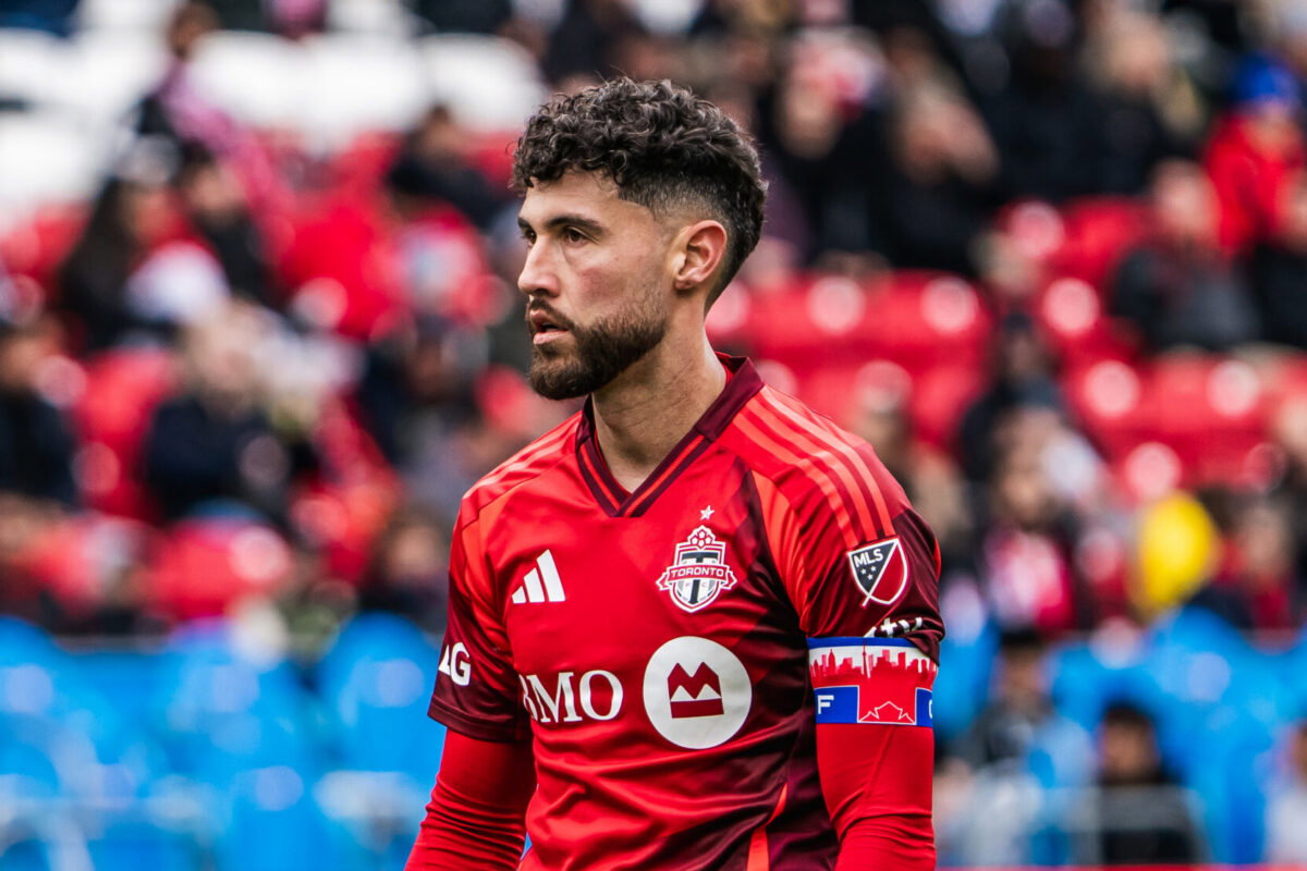 Toronto FC's Jonathan Osorio suffers knee injury in training