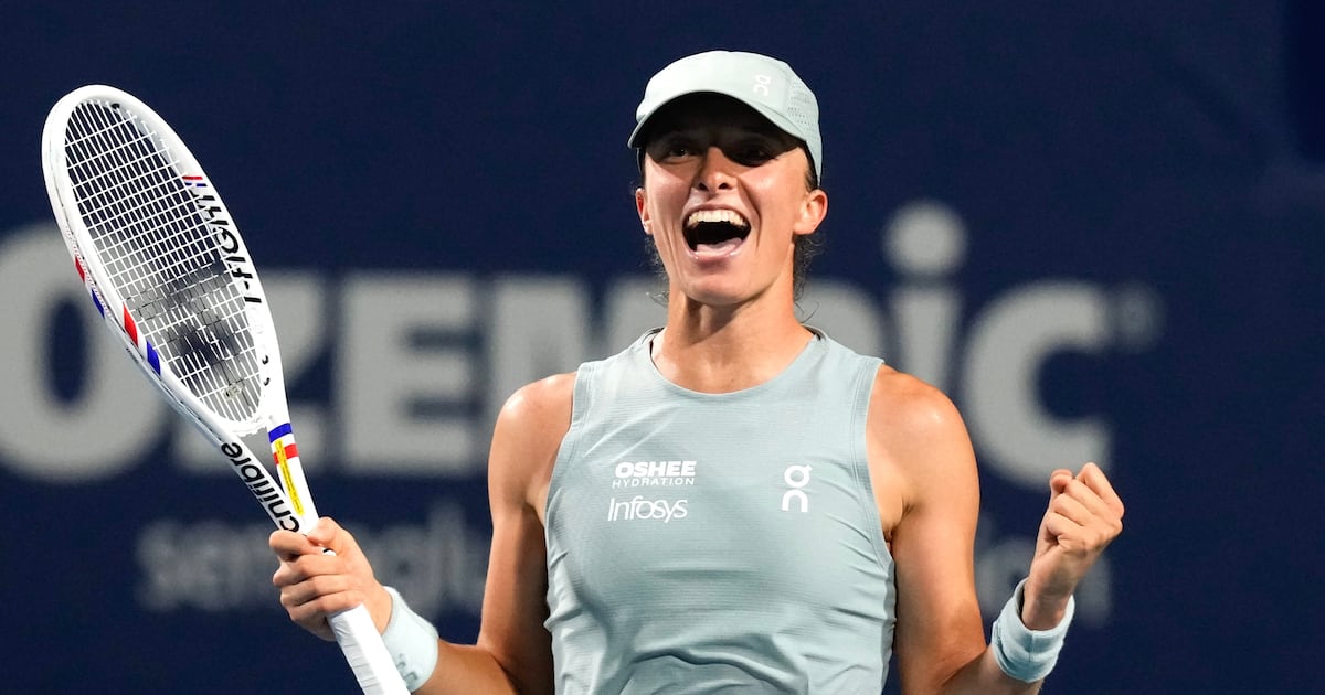 Fresh off Toronto title, Iga Swiatek wins first match at Cincinnati Open