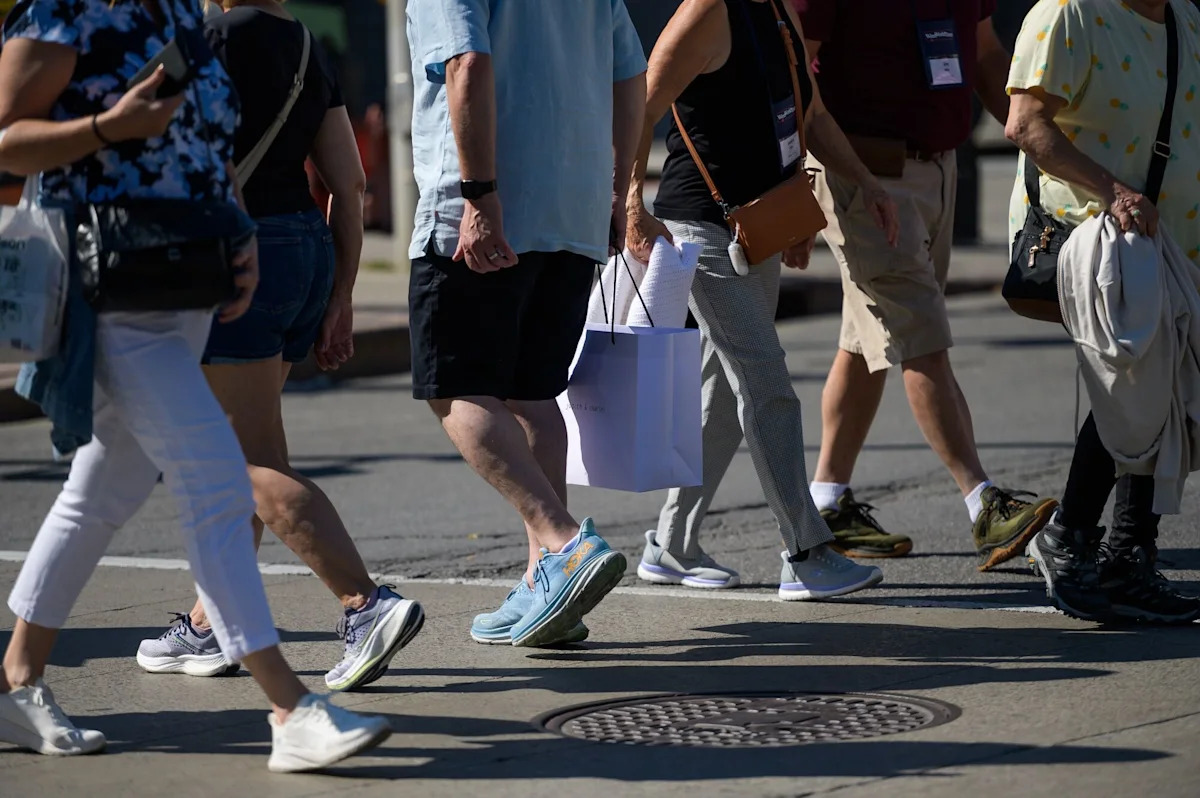 Canada Retail Sales to Fall 0.8% in July After Strong 2Q