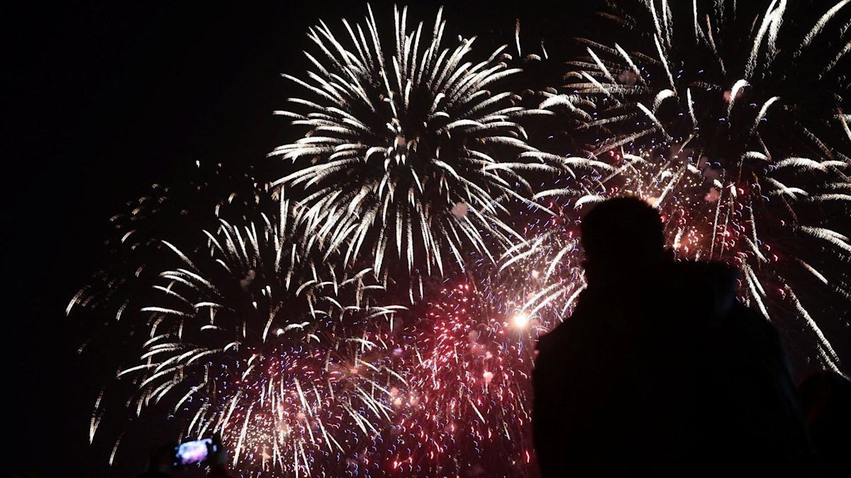 Wildfire fears over hotel's wedding fireworks