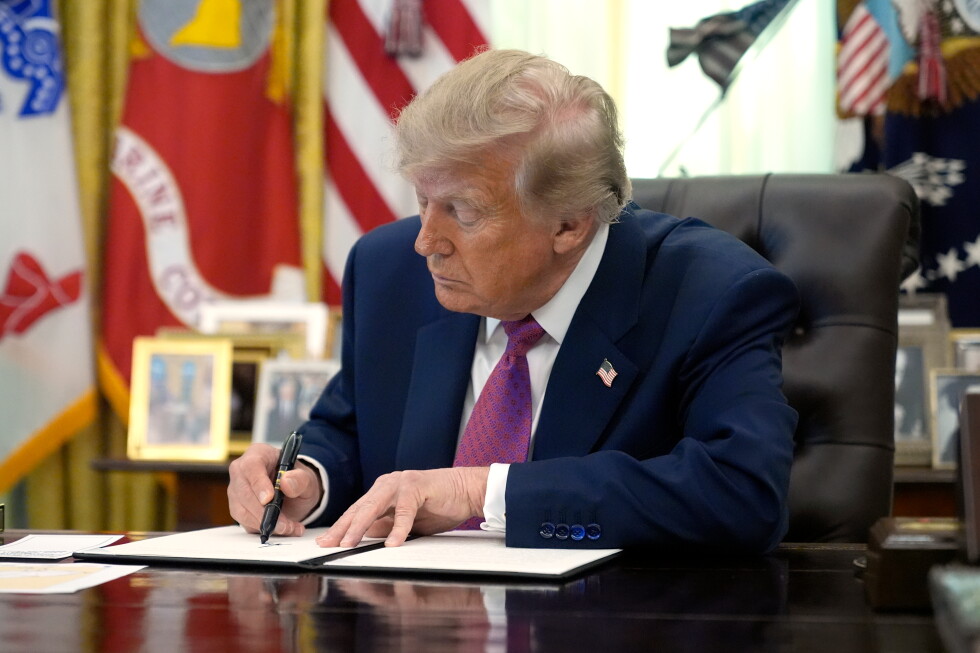 Trump signs order renaming Lake Ontario as 'Lake America' in the US