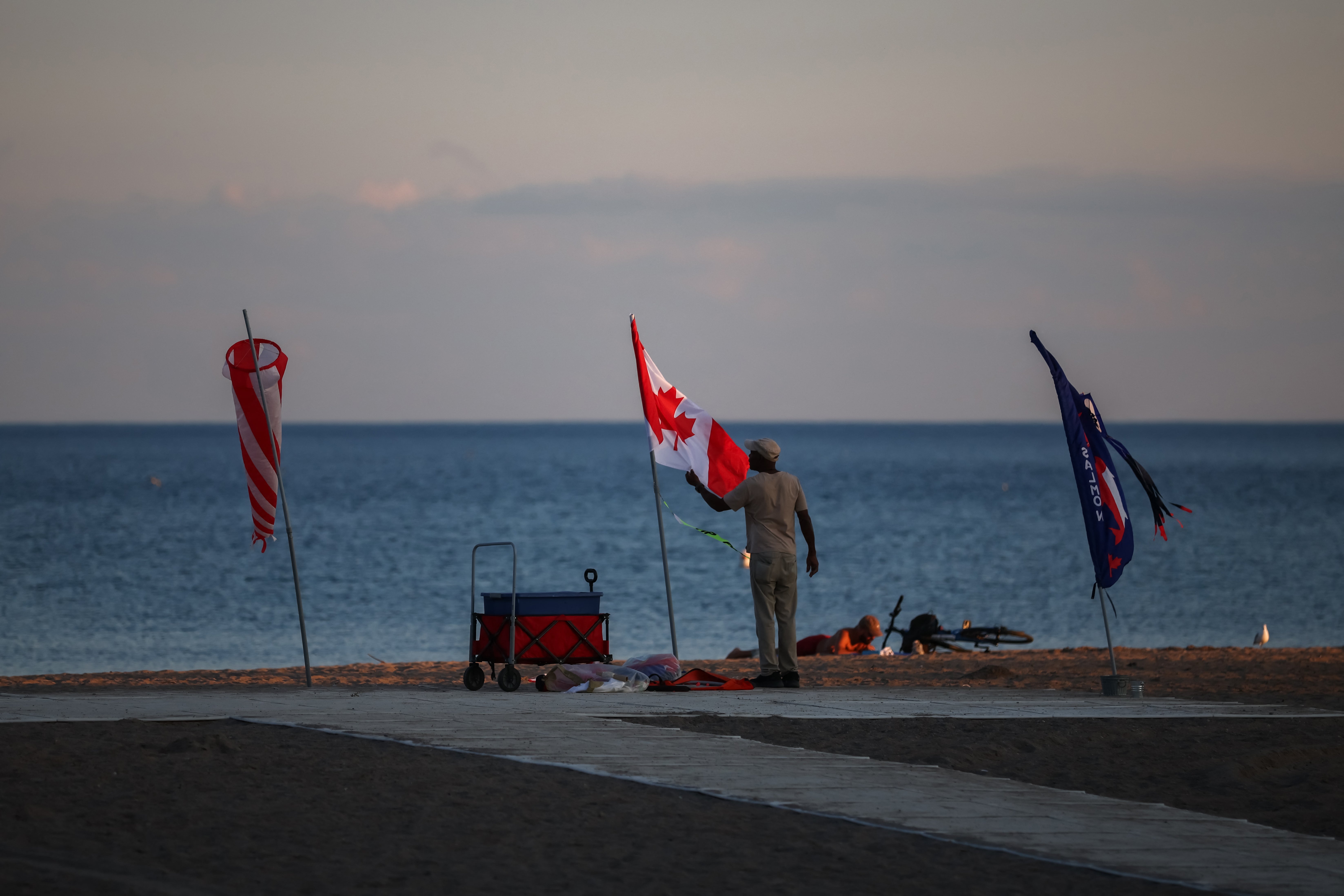 Lake Ontario stretches all the way from Canada into the United States