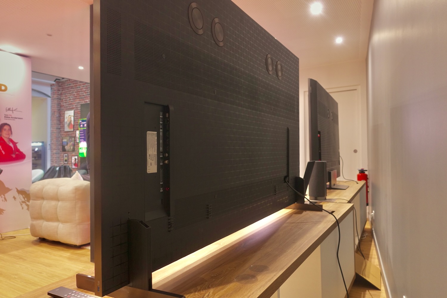 TCL X11L