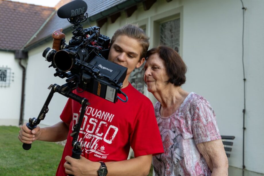 "30 Kilo Heimat"- Eine Stimme für die Oma