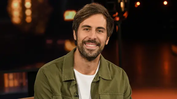 Wer Max Giesinger vor seiner Pause noch einmal live sehen möchte, hat in Grömitz die Chance dazu. | NDR, Uwe Ernst Max Giesinger in der NDR Talk Show Spezial.