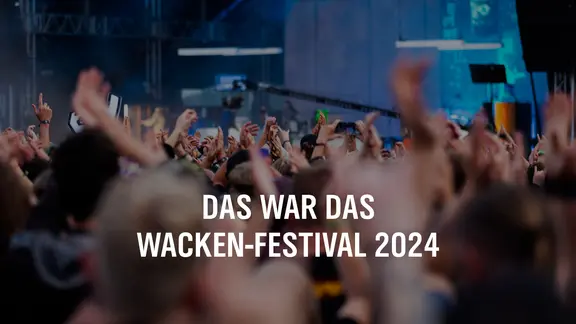 Menschen applaudieren dem Publikum vor der Bühne. | NDR, Dominik Dührsen Menschen applaudieren dem Publikum vor der Bühne.