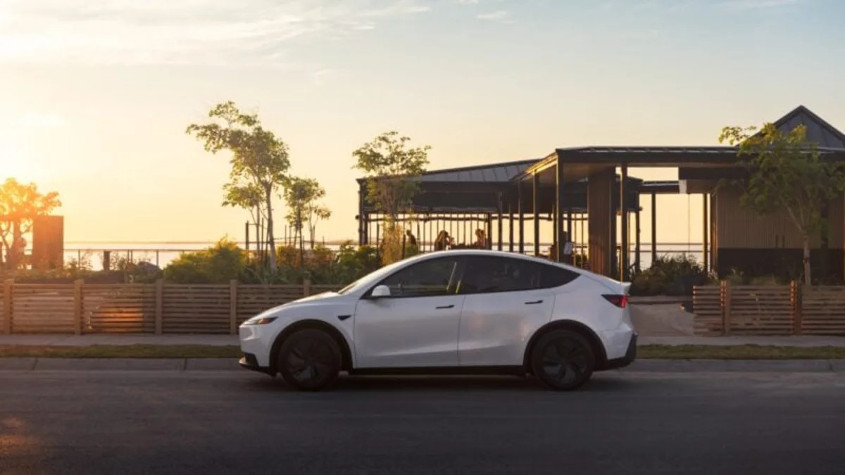 Tesla verkauft jetzt Kühlschränke und Camping-Zubehör: Sommer-Kollektion soll Kunden bei der Laune halten