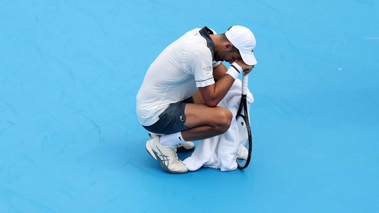 Tennis: Novak Djokovic übergibt sich mitten im Spiel | Sport