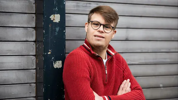 In der Komödie "Das gewisse Etwas" ist Simon Rupp zusammen mit ... | Fabian Stürtz Der Schauspieler Simon Rupp im Porträt.