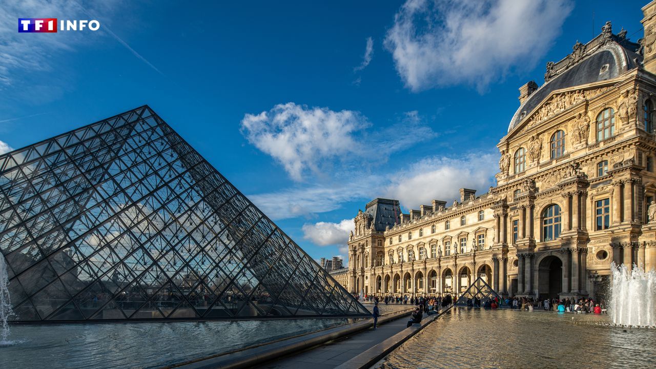 Un plafond peint du XIXᵉ siècle abîmé par une fuite d'eau au Louvre
