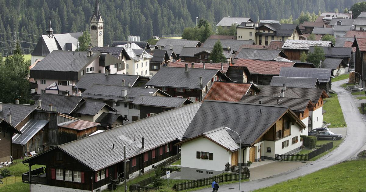 Une voiture percute un groupe scolaire aux Grisons et fait un mort