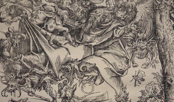 Dans l’exposition « Martin Schongauer » au Louvre, voilà une estampe de Lucas Cranach l’Ancien, Saint Antoine tourmenté par les démons, datée de 1506, en regard du même sujet par Schongauer, qui fut le premier à le faire léviter.   Photo Myriam Ait-Sidhoum
