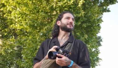 « Être derrière l’appareil me permet de ne pas être pris en photo » : Joris capture les concerts aux 3 éléphants