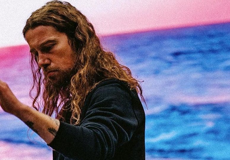 Julien Doré met sa carrière entre parenthèses