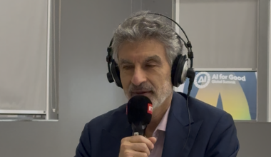 L'expert Yoshua Bengio alerte sur les dérives de l'IA à Genève