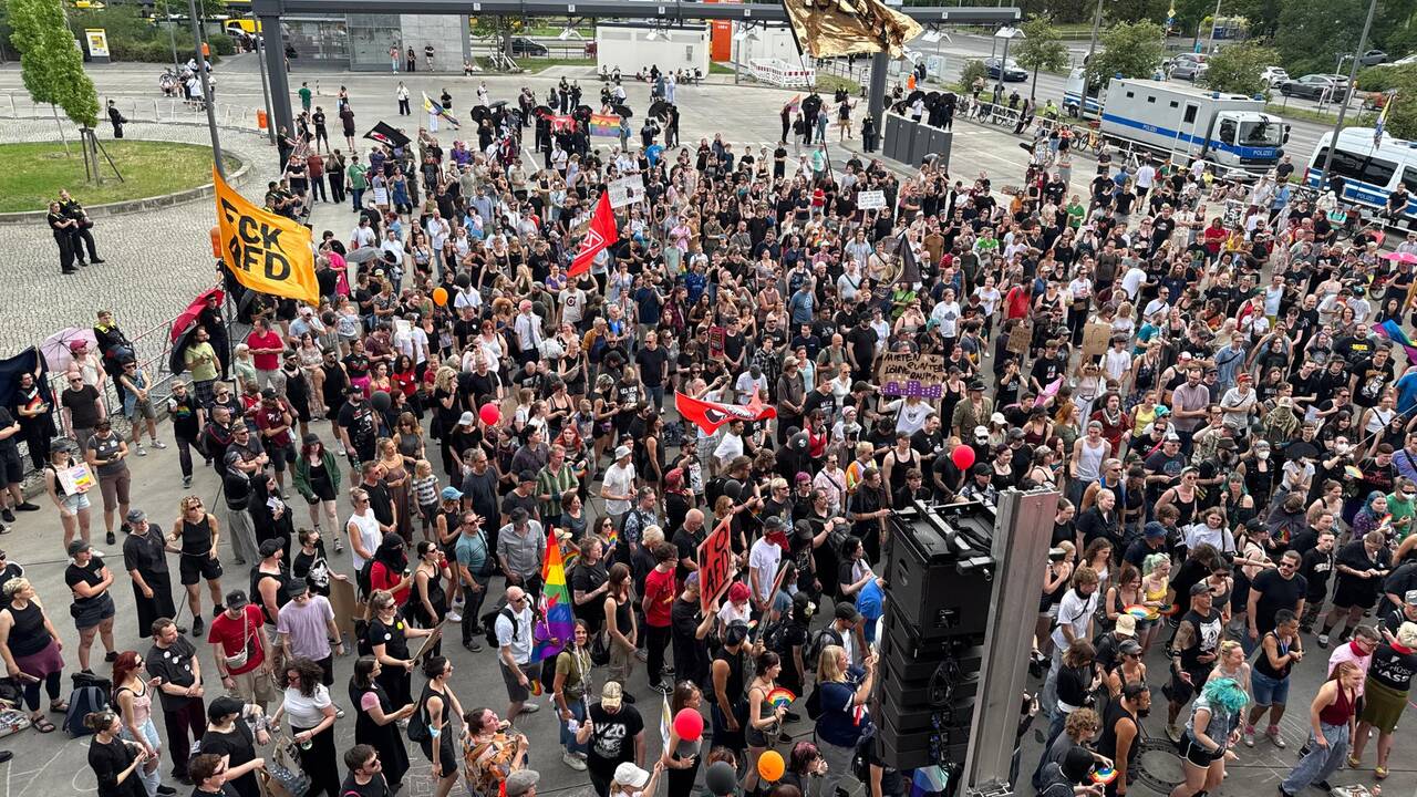 A Berlin, l'AfD capitalise sur l'attentat de la Pride à quelques semaines d'élections cruciales