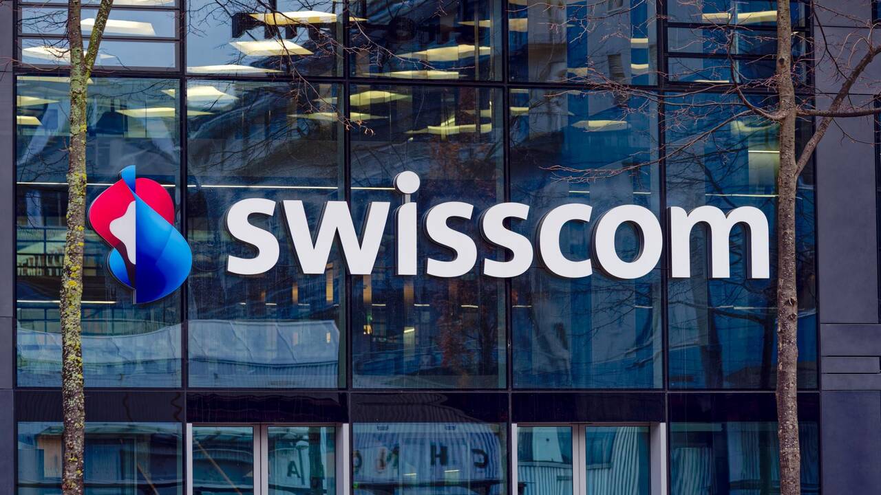 Imitant La Poste, Swisscom veut délocaliser des dizaines d’emplois au Portugal – et des suppressions de postes sont possibles en Suisse