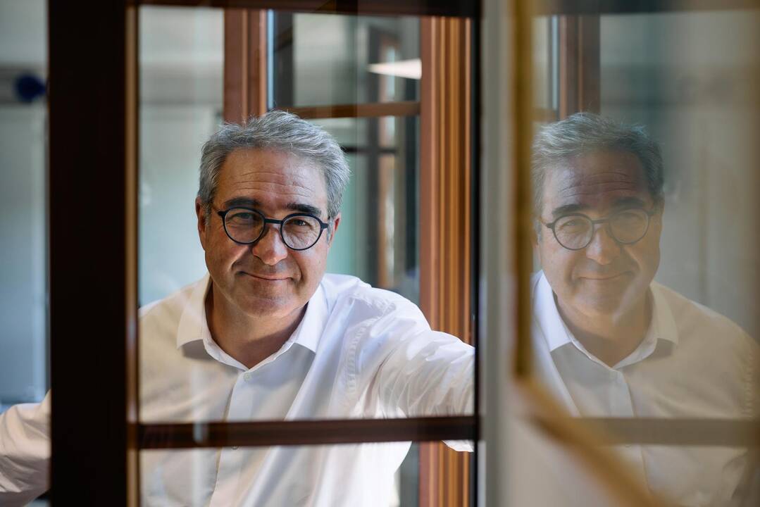 Pour la rentrée scolaire vaudoise, Frédéric Borloz renforce l’aide aux petits élèves, mise sur l’IA et teste des ventilateurs