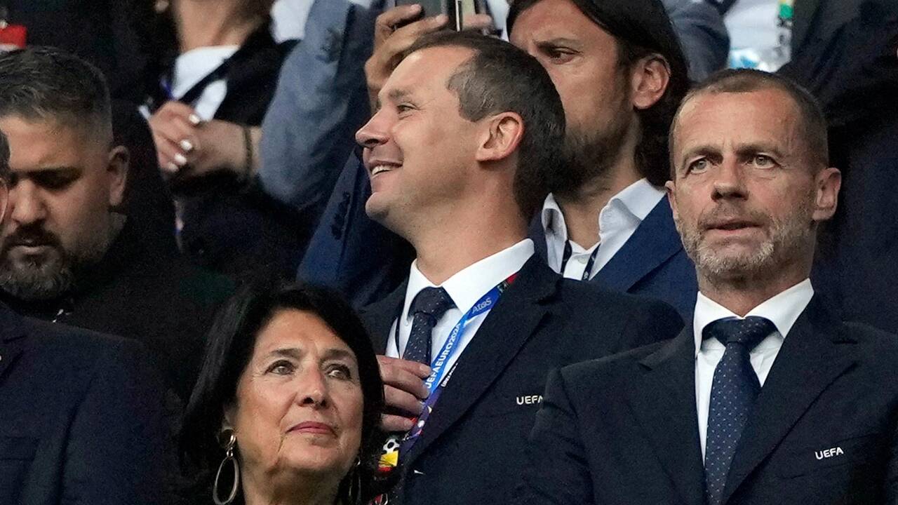 Le N.3 de la Fifa Kevin Lamour, qui s'est publiquement opposé à Gianni Infantino, quitte son poste