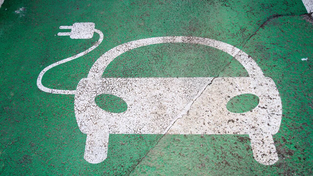 A Genève, un nouveau recours interroge l’impôt auto, qui manquerait sa cible environnementale en taxant davantage des véhicules électriques que thermiques