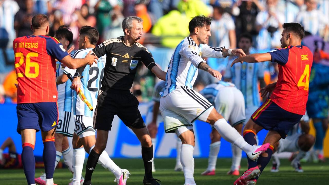 L’Argentin Leandro Paredes suspendu dix matches par la FIFA après l’échauffourée en finale du Mondial de football